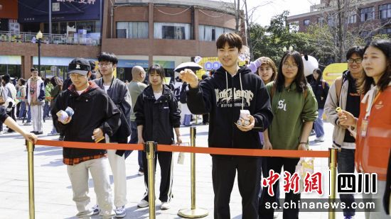 反诈游园会活动现场。成都银行供图 反诈游园会活动现场。成都银行供图