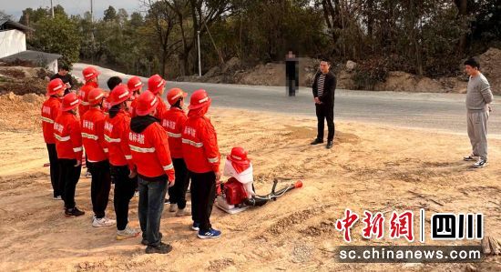演练调度现场。富顺融媒 供图 演练调度现场。富顺融媒 供图