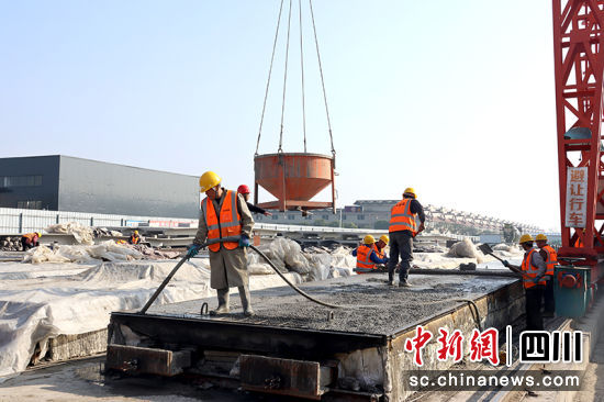 项目建设现场。 绵竹市融媒体中心供图 项目建设现场。 绵竹市融媒体中心供图