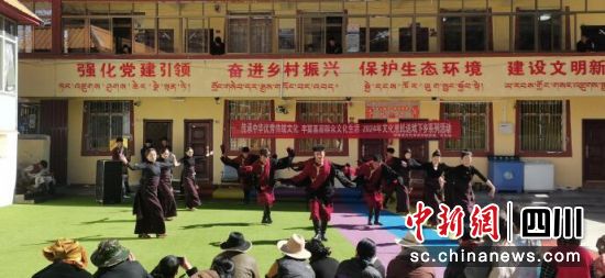 活动现场。壤塘县委宣传部供图 活动现场。壤塘县委宣传部供图