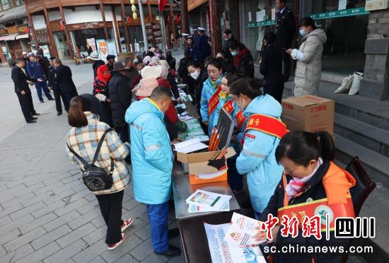 宣传活动现场。松潘县委宣传部供图 宣传活动现场。松潘县委宣传部供图