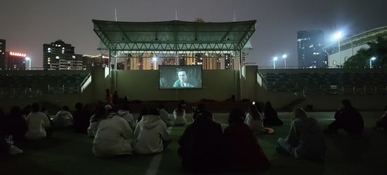 优秀电影进校园展映。李萍 摄 优秀电影进校园展映。李萍 摄