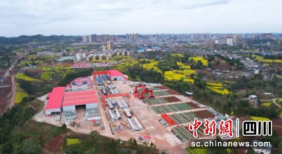 成达万高铁乐至制梁场全貌。姚阳 摄 成达万高铁乐至制梁场全貌。姚阳 摄