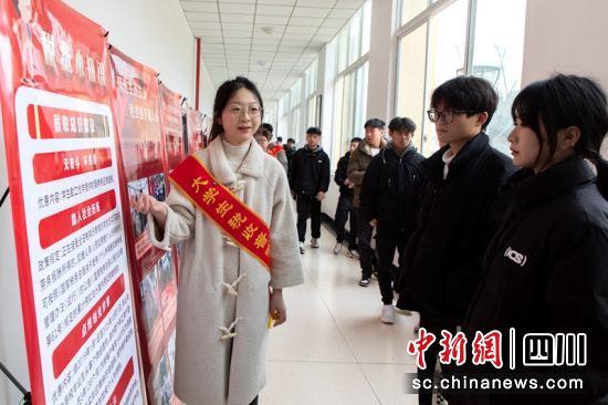 大学生税收普法志愿者为成都理工大学工程技术学院的同学们讲授税法、税史等知识。四川税务供图 大学生税收普法志愿者为成都理工大学工程技术学院的同学们讲授税法、税史等知识。四川税务供图