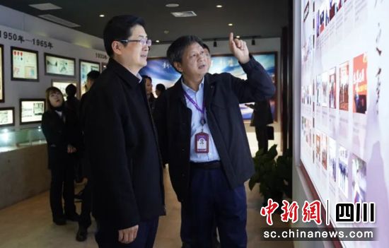 考察现场。雨城融媒 供图 考察现场。雨城融媒 供图