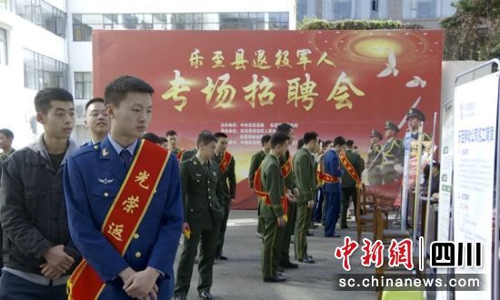 招聘会现场。周媛 摄 招聘会现场。周媛 摄