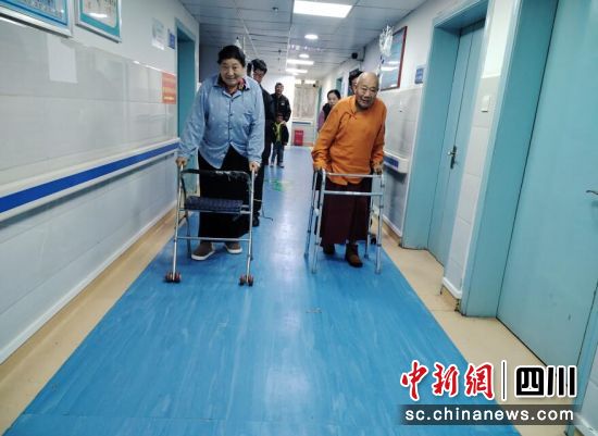 患者术后恢复良好。壤塘县委宣传部供图 患者术后恢复良好。壤塘县委宣传部供图