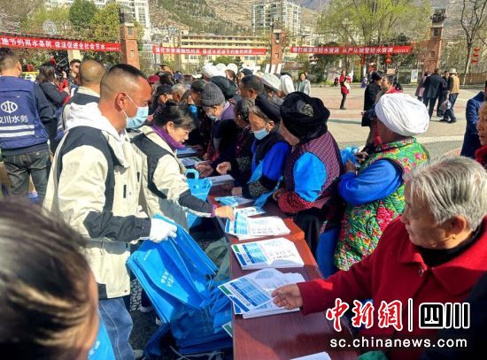 宣传活动现场。汶川县委宣传部供图 宣传活动现场。汶川县委宣传部供图