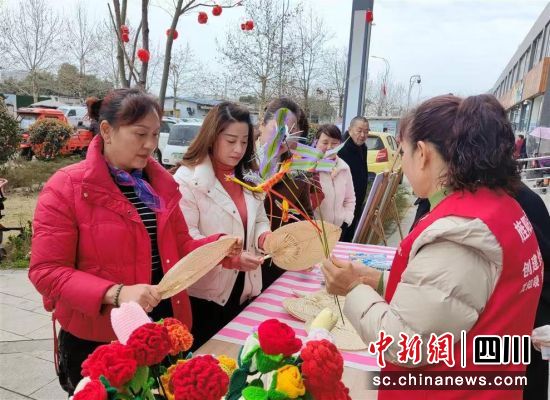 义卖活动。 孝感街道供图 义卖活动。 孝感街道供图