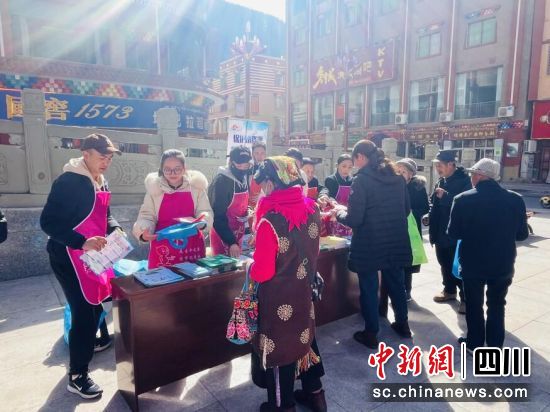 活动现场。壤塘县委宣传部供图 活动现场。壤塘县委宣传部供图