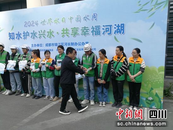 活动现场。黄进喜 摄 活动现场。黄进喜 摄