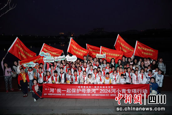 “‘河’我一起保护母亲河”活动现场。 约未来供图 “‘河’我一起保护母亲河”活动现场。 约未来供图