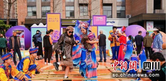推介会在四川成都东郊记忆举行。(广西壮族自治区文化和旅游厅 供图) 推介会在四川成都东郊记忆举行。(广西壮族自治区文化和旅游厅 供图)