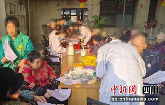 体检服务现场。沿滩融媒 供图 体检服务现场。沿滩融媒 供图