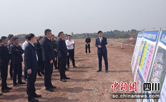 参观现场。沿滩融媒 供图 参观现场。沿滩融媒 供图