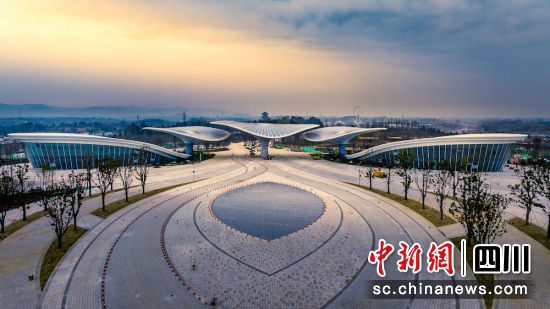 2024成都世园会主会场的综合服务馆。郭磊 摄 2024成都世园会主会场的综合服务馆。郭磊 摄