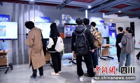 联通元宇宙平台体验区。中国联通供图 联通元宇宙平台体验区。中国联通供图