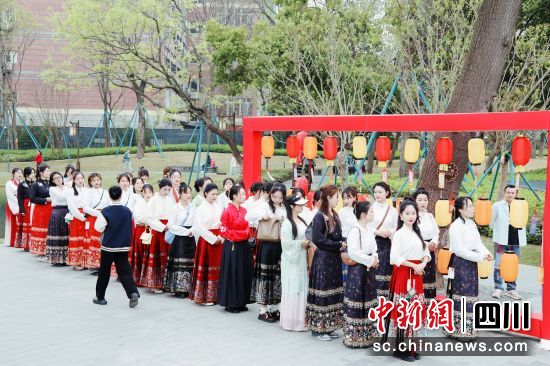 活动现场。青羊区总工会供图 活动现场。青羊区总工会供图