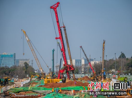 成都至德阳线凤台三路站施工现场。成都轨道集团供图 成都至德阳线凤台三路站施工现场。成都轨道集团供图