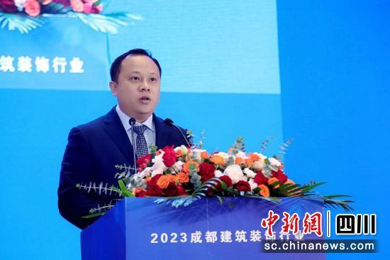 成都市建筑装饰协会投诉站负责人袁菲。(资料图)四川消委会供图 成都市建筑装饰协会投诉站负责人袁菲。(资料图)四川消委会供图