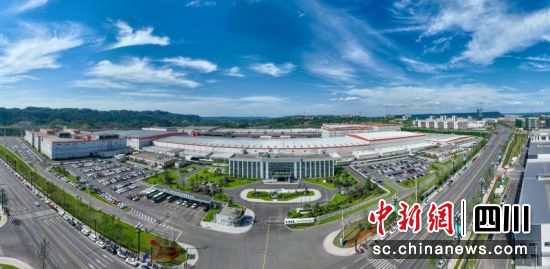 俯瞰天宜锂业厂区。李天一 摄 俯瞰天宜锂业厂区。李天一 摄