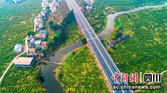 卧佛旅游风景道。吴坤忠摄 卧佛旅游风景道。吴坤忠摄