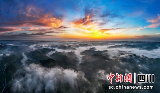 威远穹窿地貌。(威远县文化广播电视和旅游局 供图) 威远穹窿地貌。(威远县文化广播电视和旅游局 供图)
