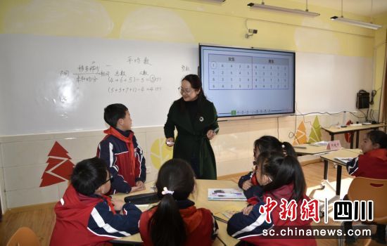 精彩的课堂现场。松潘县委宣传部供图 精彩的课堂现场。松潘县委宣传部供图