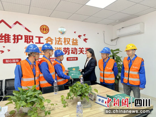 维权普法宣讲现场。杨萌 摄 维权普法宣讲现场。杨萌 摄
