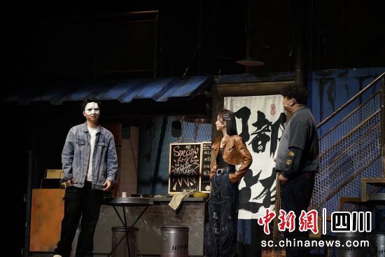 图为演出现场。开心麻花 供图 图为演出现场。开心麻花 供图
