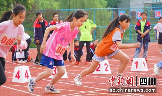 运动会现场。衡欢 摄 运动会现场。衡欢 摄
