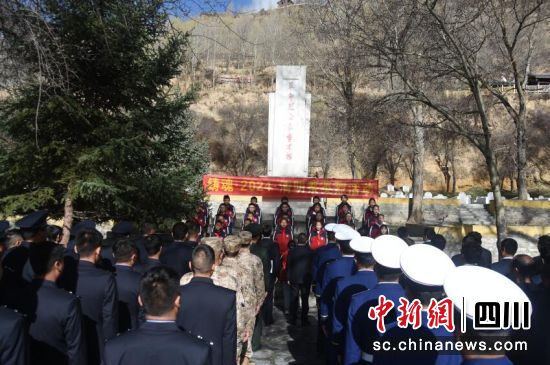 清明祭英烈活动现场。松潘县委宣传部供图 清明祭英烈活动现场。松潘县委宣传部供图