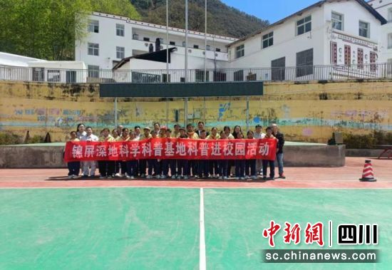 科普活动走进校园。张斌摄 科普活动走进校园。张斌摄