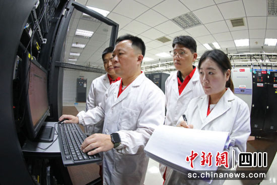 建成以物联网为基础的“云网端”基础设施系统。刘梅 摄 建成以物联网为基础的“云网端”基础设施系统。刘梅 摄