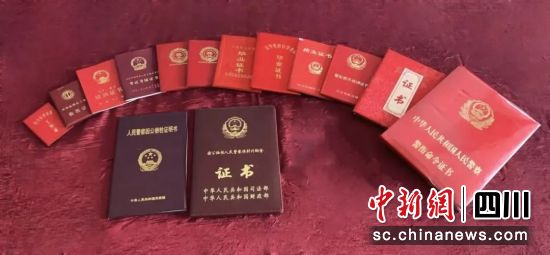 唐成周留下的证书。四川省戒毒管理局 供图 唐成周留下的证书。四川省戒毒管理局 供图