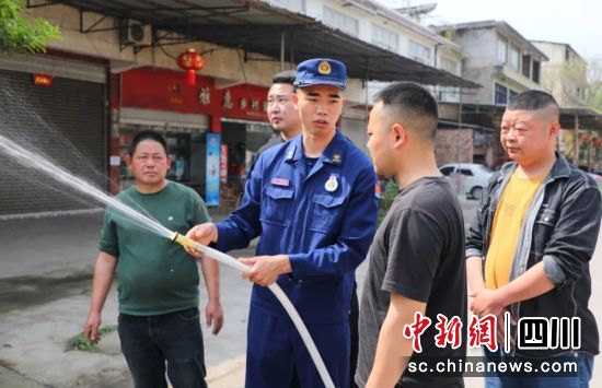 讲解现场。王婧雯 供图 讲解现场。王婧雯 供图
