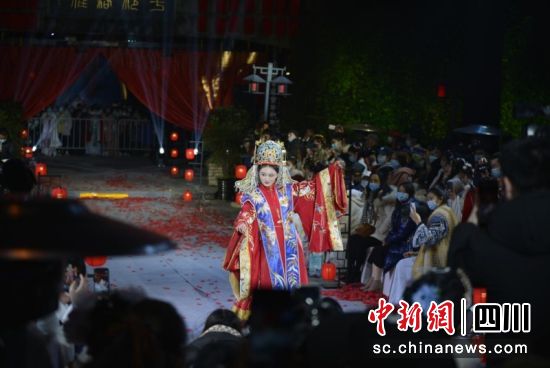 精彩演出。王杰 摄 精彩演出。王杰 摄