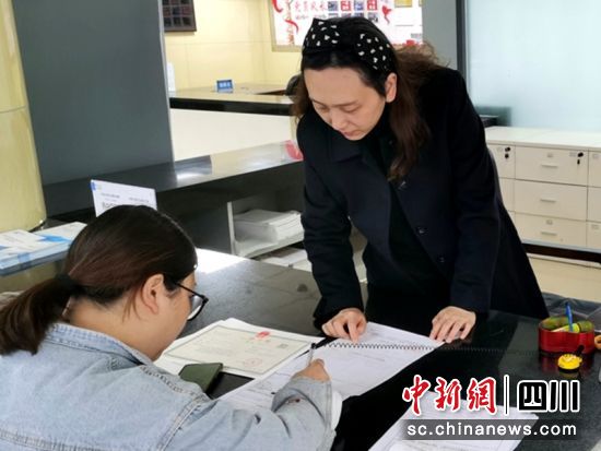 营业执照办理现场。四川省市场监管局供图 营业执照办理现场。四川省市场监管局供图