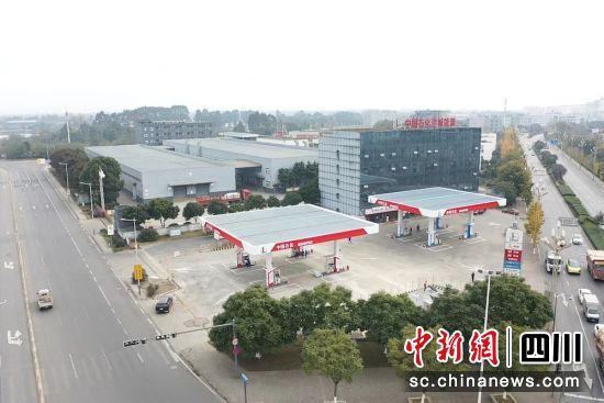 中石化四川销售下属津城能源公司的加油加气站。贾佳 摄 中石化四川销售下属津城能源公司的加油加气站。贾佳 摄