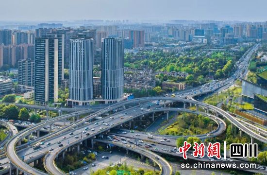 便捷的城市交通。潘欢欢 摄 便捷的城市交通。潘欢欢 摄