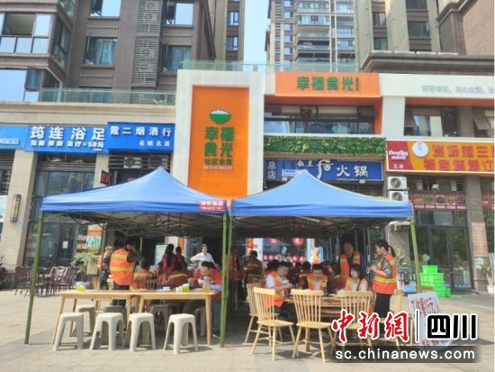 赵场街道双淮社区“社区食堂”。郭思碧 摄 赵场街道双淮社区“社区食堂”。郭思碧 摄