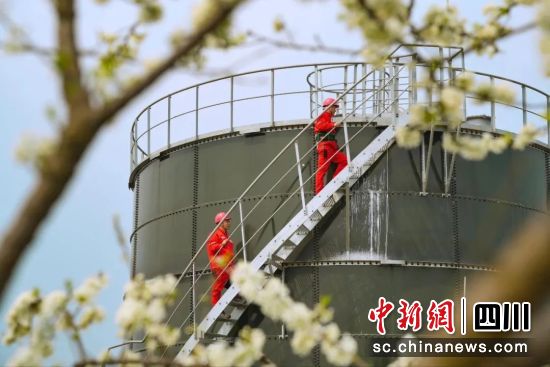 对于每一位川油人来说,保供的重点不在冬春采暖季。西南油气田 供图 对于每一位川油人来说,保供的重点不在冬春采暖季。西南油气田 供图