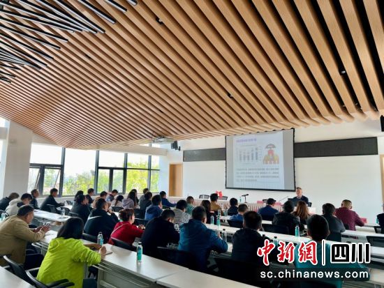 培训现场。 秦旭 摄 培训现场。 秦旭 摄