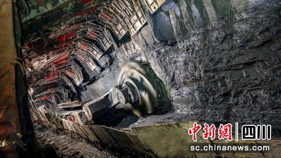 煤炭开采。川煤集团 供图 煤炭开采。川煤集团 供图