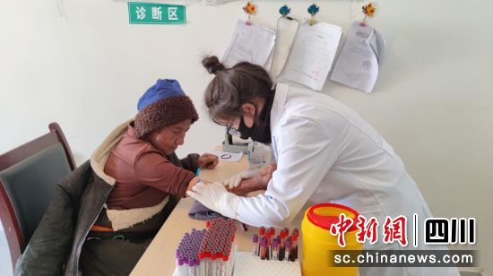 体检现场。壤塘县委宣传部供图 体检现场。壤塘县委宣传部供图