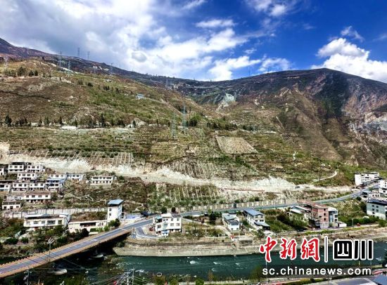 威克环线黄岩段改线工程全景。汶川县委宣传部供图 威克环线黄岩段改线工程全景。汶川县委宣传部供图