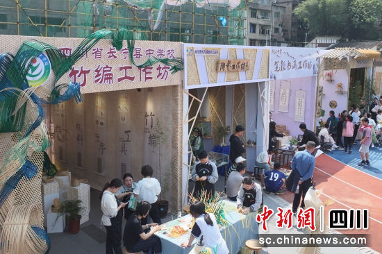 艺术劳动展现场。长宁县融媒体中心供图 艺术劳动展现场。长宁县融媒体中心供图