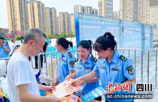 宣传活动现场。贡井市场监管 供图 宣传活动现场。贡井市场监管 供图