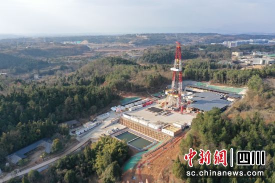 中国石化部署在四川盆地的唯一一口深地工程风险探井“新桥1井”。罗卫东 摄 中国石化部署在四川盆地的唯一一口深地工程风险探井“新桥1井”。罗卫东 摄
