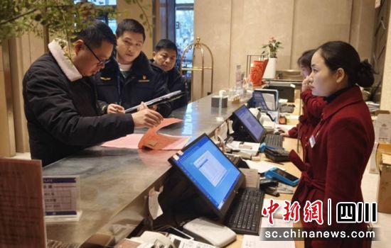 执法检查现场。荣县市场监管 供图 执法检查现场。荣县市场监管 供图